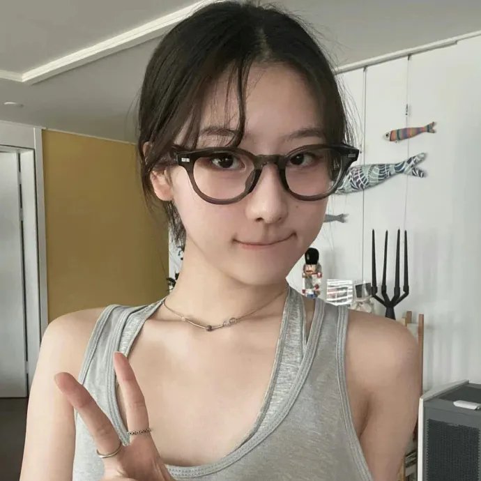 橙色女孩